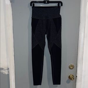 Beyond Yoga Black & Charcoal High-Waist Performance Leggings Size M